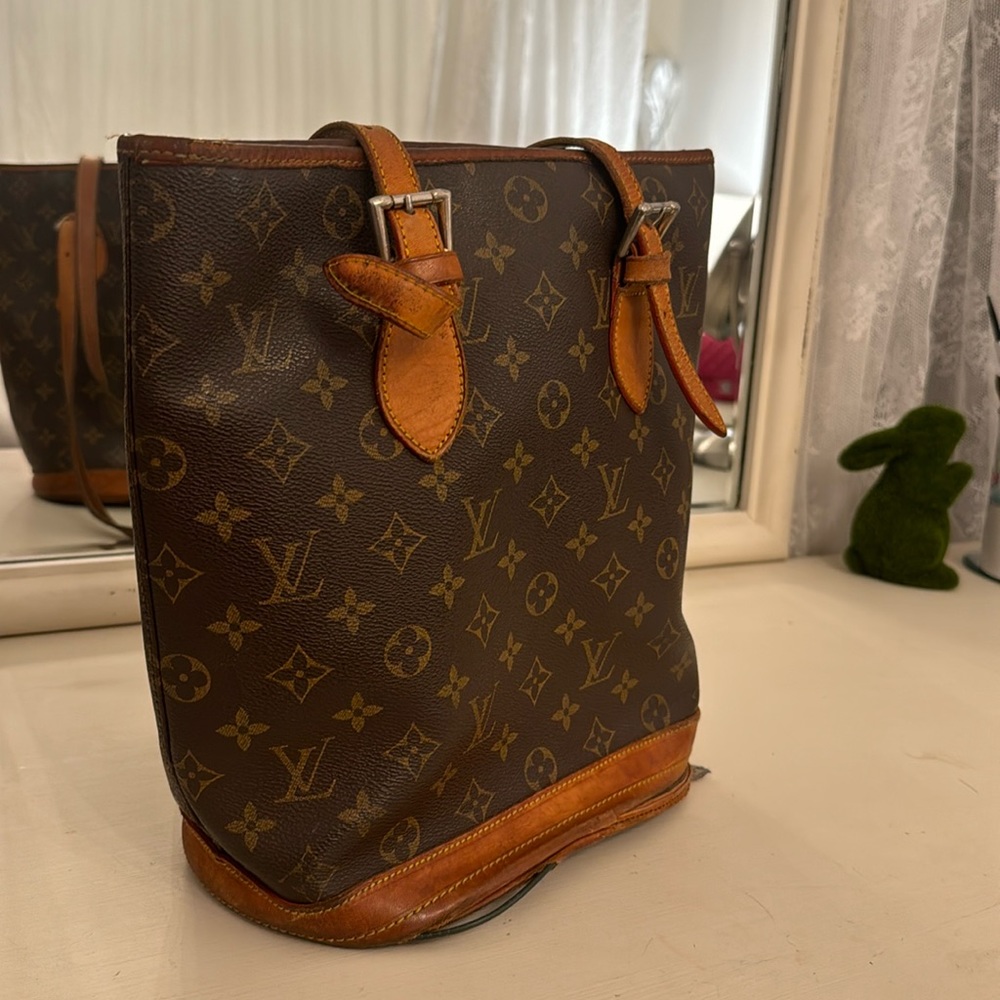 Fixer-upper Louis Vuitton bucket bag